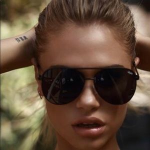 Quay Australia Vivienne sunglasses NWT AND CASE!